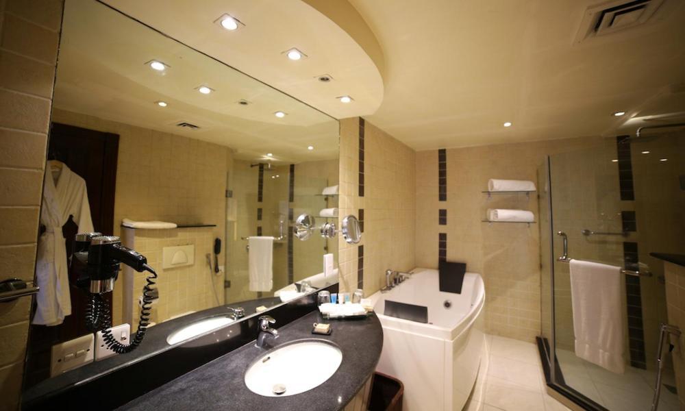 Park Lane Hotel Lahore Esterno foto