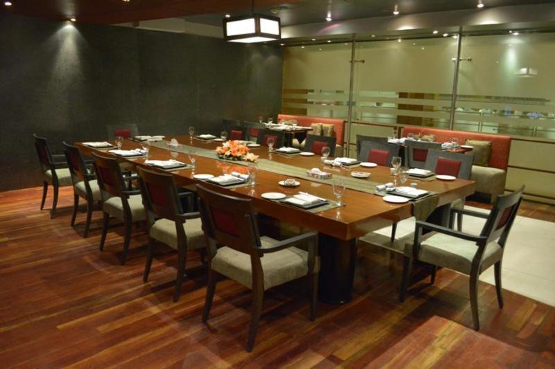 Park Lane Hotel Lahore Esterno foto