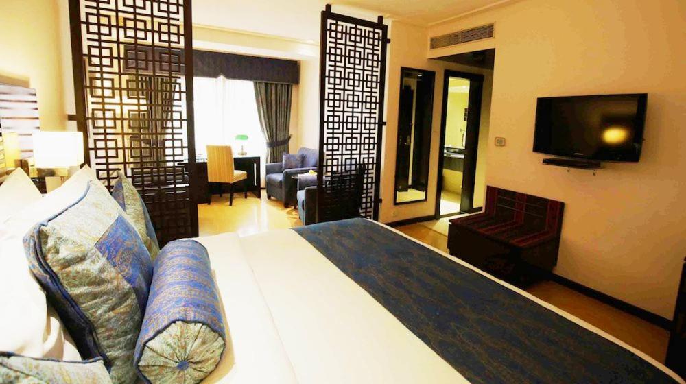 Park Lane Hotel Lahore Esterno foto