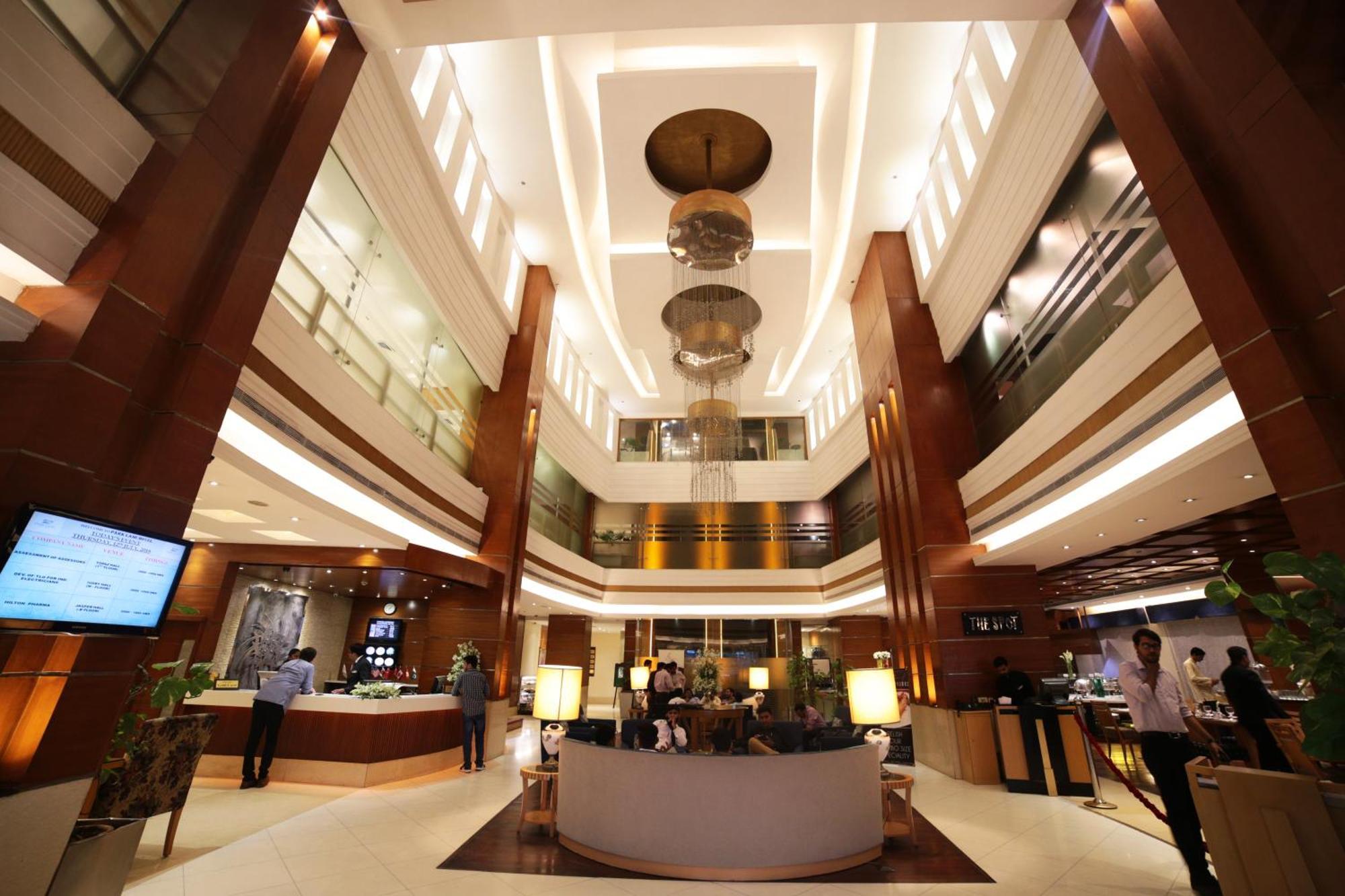 Park Lane Hotel Lahore Esterno foto